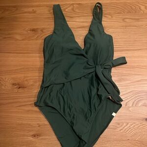 Summersalt one piece wrap style green bathing suit, very gently used size 8